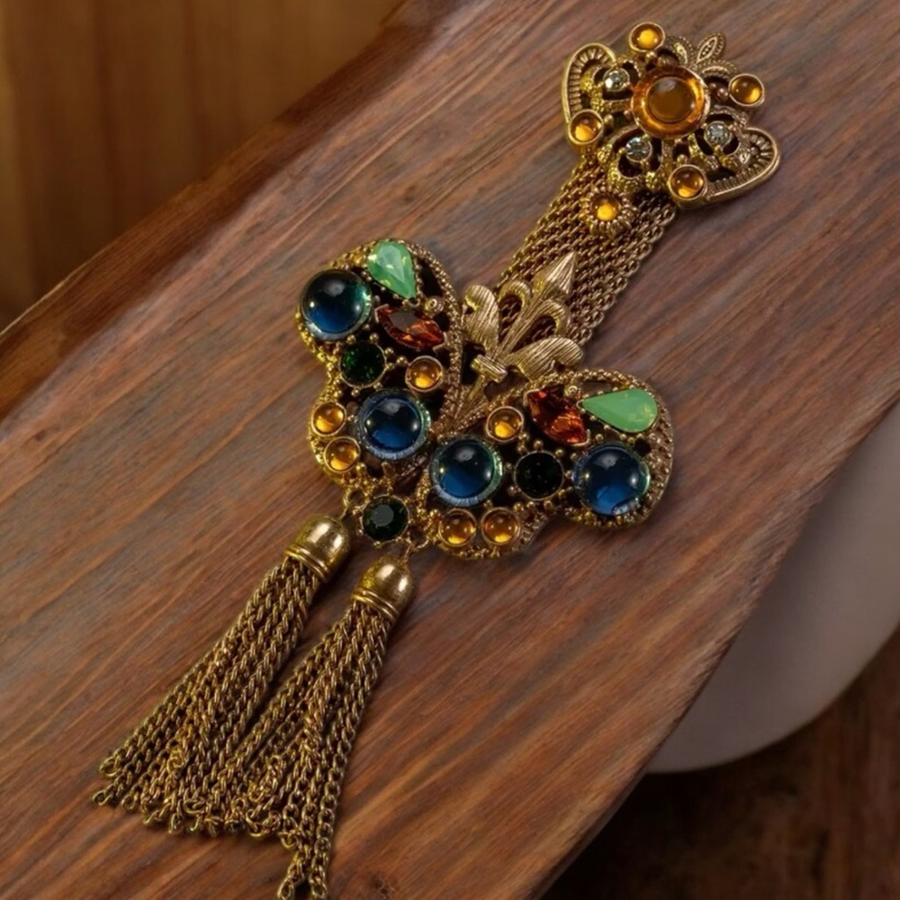 BAROQUE GOLD RHINESTONE TASSLE BROOCH